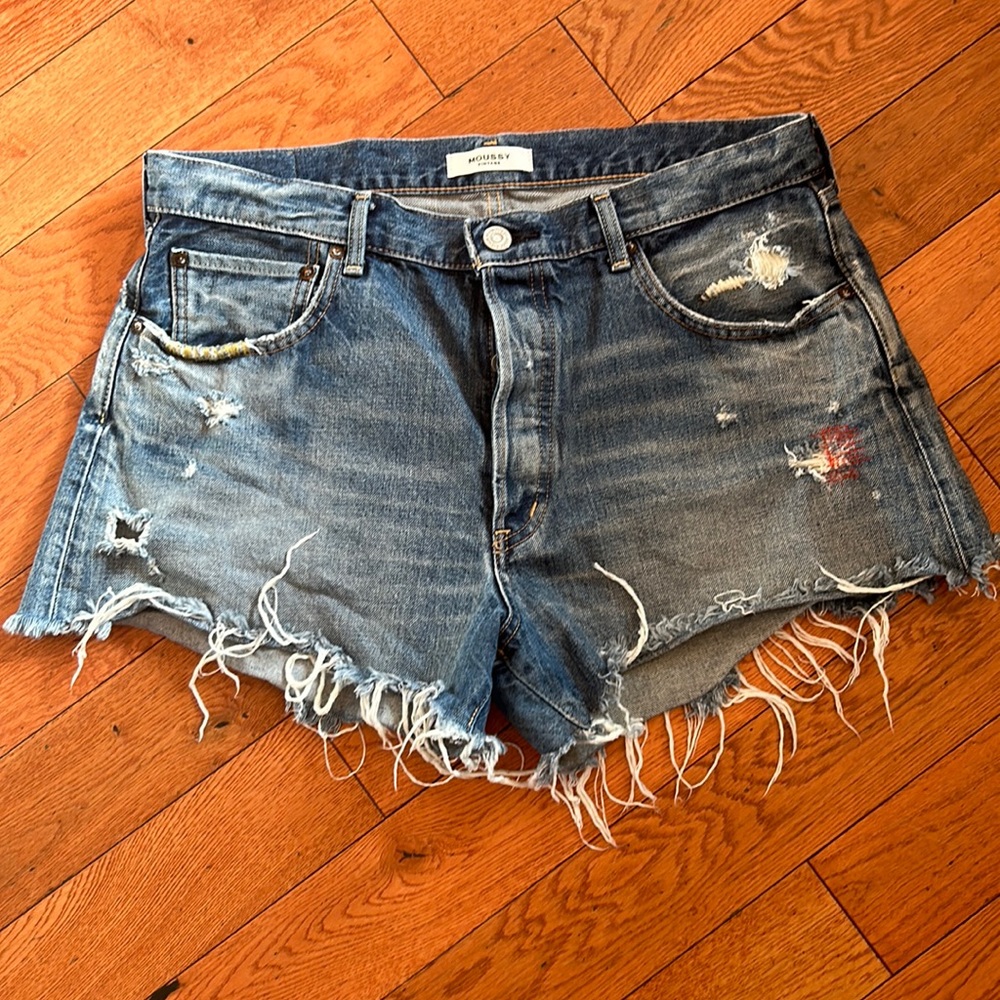 Moussy Vintage Calumet cutoff denim shorts. Size 31. Great condition!